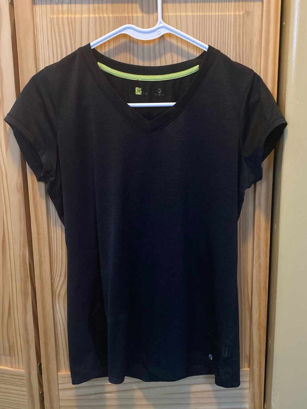 Xersion Black V-Neck Short Sleeve Tee with Lime Trim